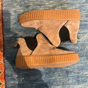 J slides platform pull on sneakers